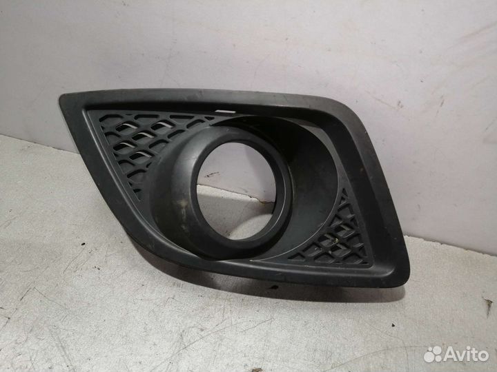 Рамка накладка туманки правая Форд Фиеста 5