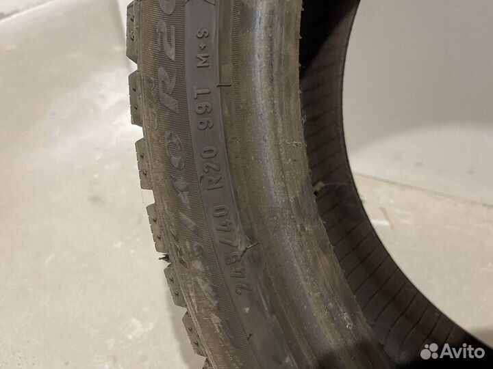 Pirelli Ice Zero 245/40 R20 99T