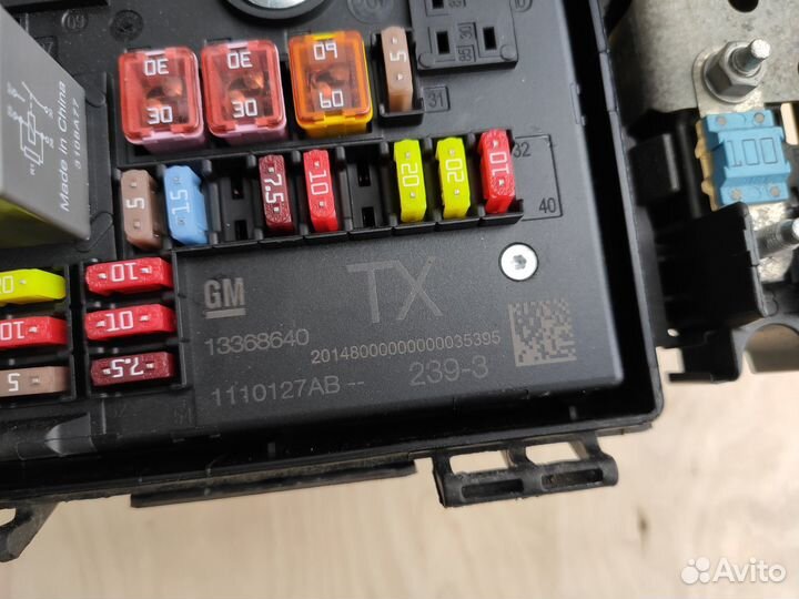 Блок предохранителей 13368640 TX Opel Astra J