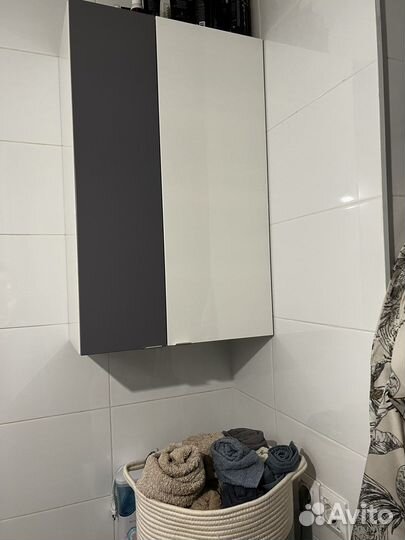 Зеркало, полка и шкаф для ванной комнаты