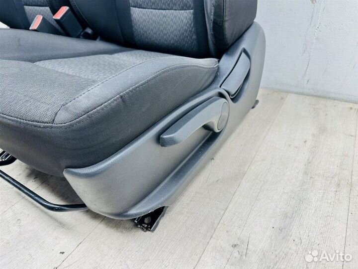 Сиденья передние передняя Hyundai I40 2.0 G4NA