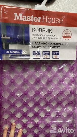 Противоскользящий коврик в ванну
