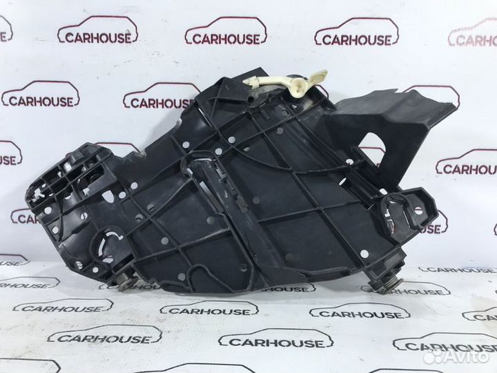 Кронштейн фары передний правый Volkswagen Touareg