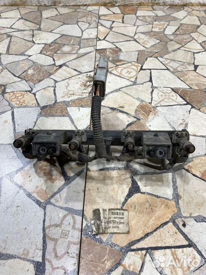 Топливная рампа (рейка) Citroen C4 хэтчбэк TU5JP4