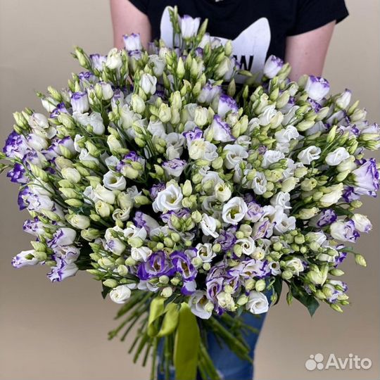 Букет лизиантусов