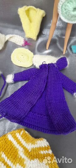 Лот вязаной кукольной одежды плюс кукла