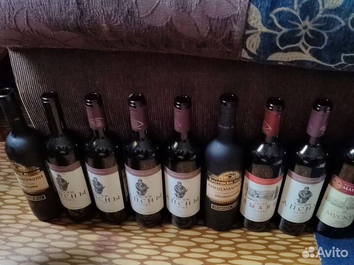 Бутылки из под вина. Темные