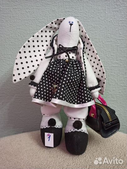 Зайцы ручной работы