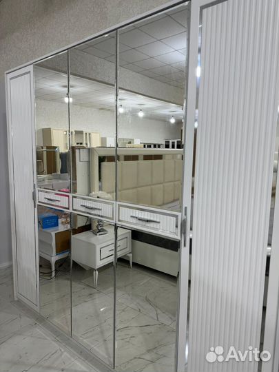 Спальный гарнитур