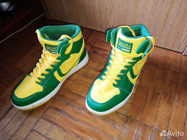 Кроссовки высокие