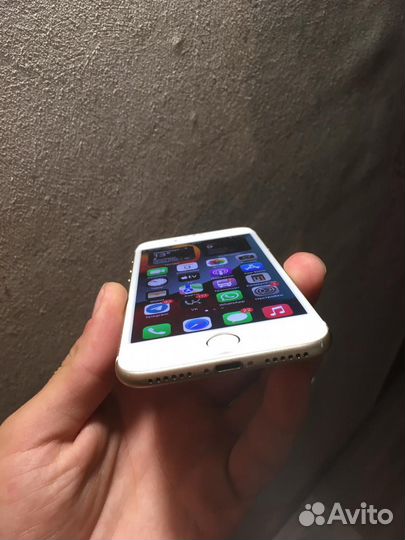 Телефон iPhone 7