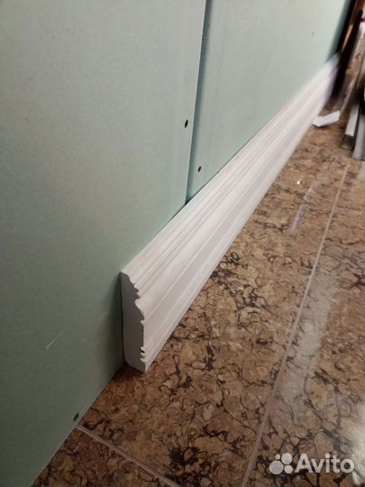 Плинтус напольный гипсовый