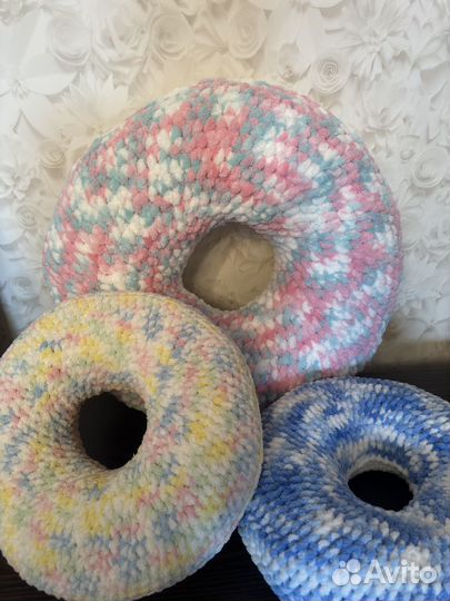 Комплект, пледик и декоративная подушка «Пончик»