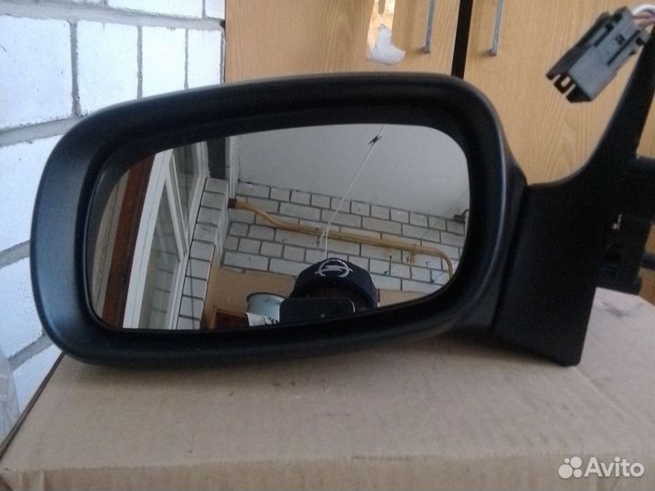 Зеркало заднего вида