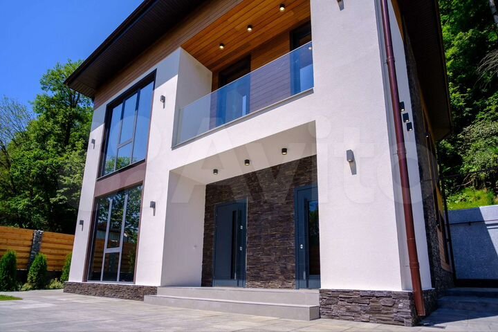 Дом 280 м² на участке 4 сот.