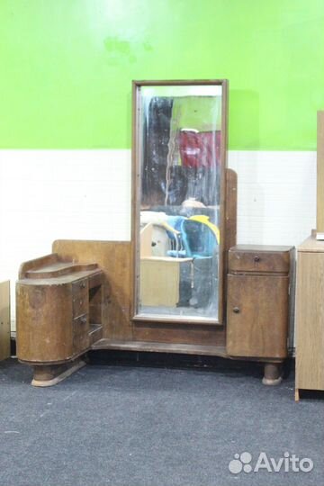 Трюмо с зеркалом старинное 30-х годов