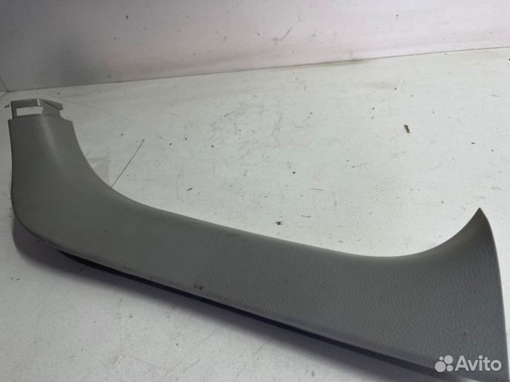 Накладка стойки двери багажника задняя правая