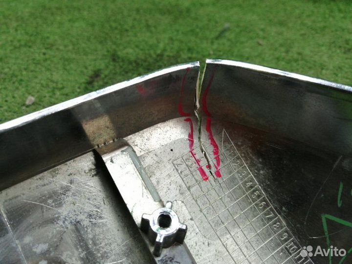 Накладка бампера передняя правая Mitsubishi L200