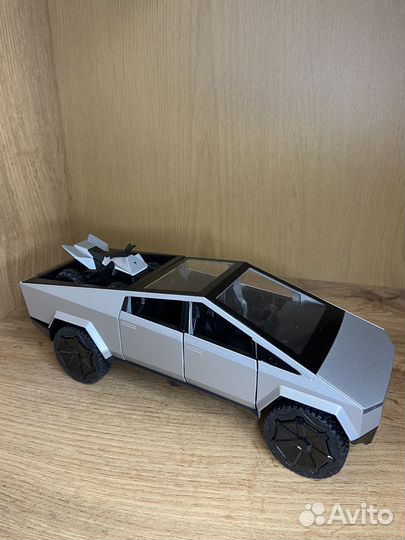 Tesla Cybertruck машинка