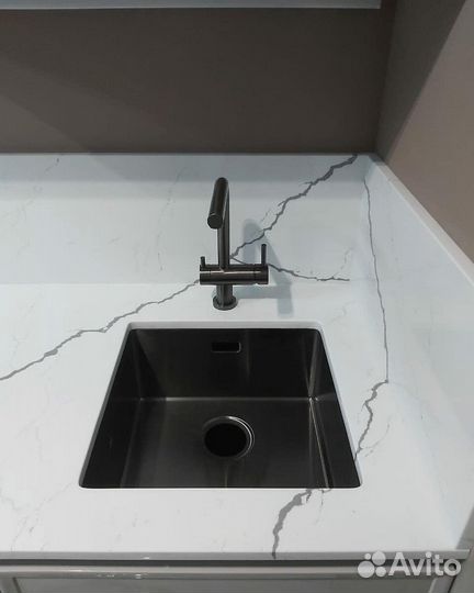 Столешница из камня кварцевый агломерат