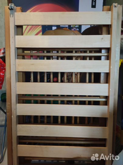 Детская кроватка с маятником и ящиком