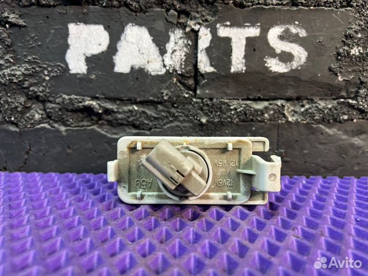 Подсветка багажника правая Nissan Leaf AZE0-061302