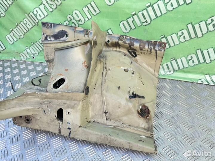 Стакан передний левый Mercedes-Benz W124 M102.985