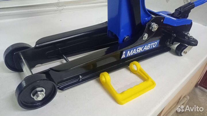 Домкрат Маяк 1625 высота 400мм 2,5 тонны подкатной