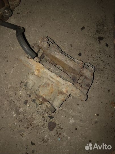 Суппорт передний Opel Astra F