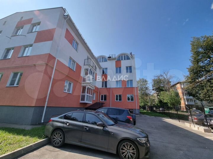 3-к. квартира, 140,5 м², 2/4 эт.