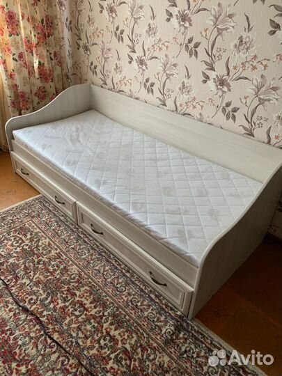 Кровать