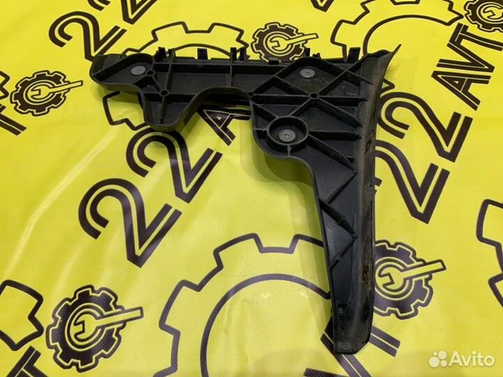 Крепление бампера заднее правое Audi A6 4F2 AUK