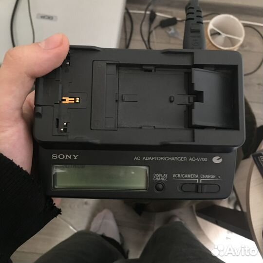 Зарядное устройство Sony AC-V700. Sony VX2100