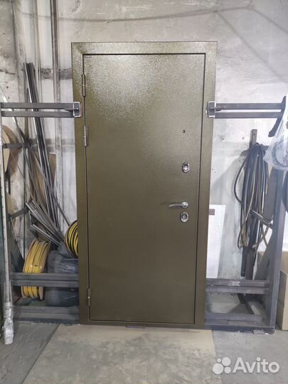 Дверь входная в квартиру