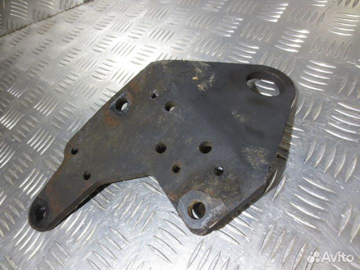 Кронштейн двс Scania 1531014