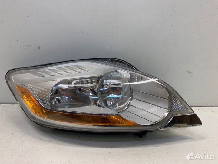 Ford Kuga 1 правая фара
