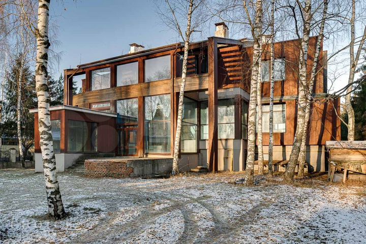 Коттедж 850 м² на участке 30 сот.