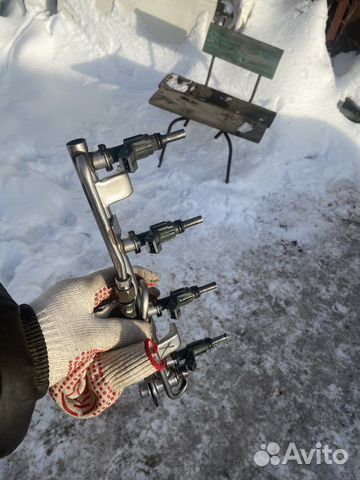 Топливная рампа с форсунками VAG 06B133681