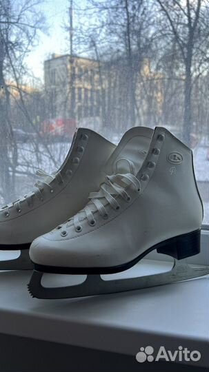 Коньки фигурные женские