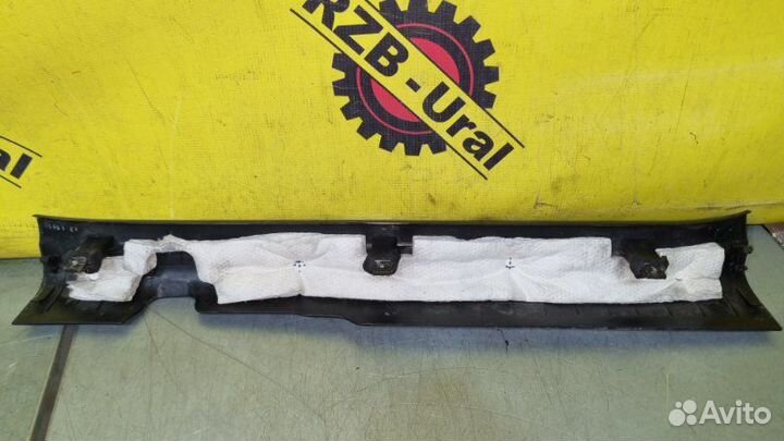 Обшивка порога передняя правая Kia Ceed JD 1.4