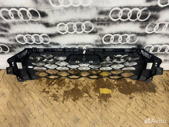 Кронштейн решетки радиатора Audi Q5 FY рест. 2022