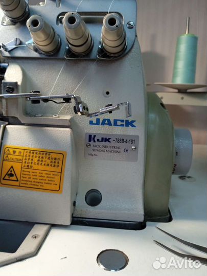 Швейная машинка оверлок