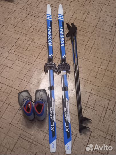 Беговые лыжи 130 см, палки, ботинки (30 размер)