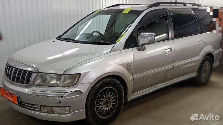 Стекло лобовое переднее Mitsubishi Chariot Grandis