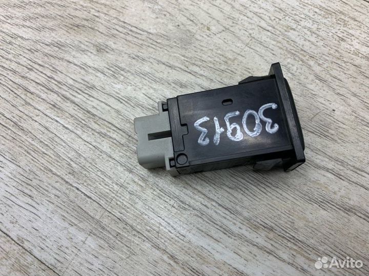 Кнопка обогрева заднего стекла Toyota Avensis