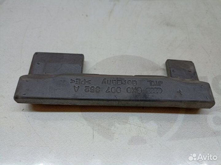 Уплотнитель Audi A4 B8 cala 2008