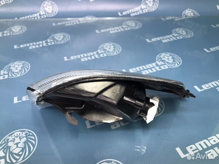 Фонарь указателя поворота правый Volvo S40