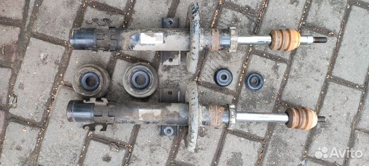 Стойки передние Шкода Рапид 2017