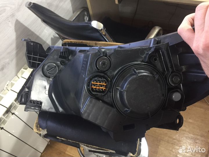 Фара оригинальная правая на Kia Rio 3 2011-2015