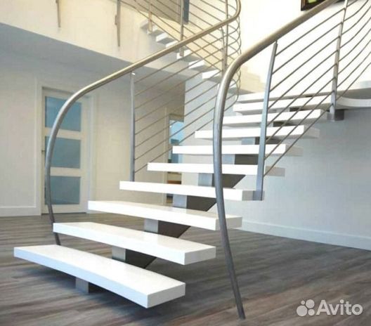 Металлокаркас Лестницы на Ломанном Косоуре в Дом